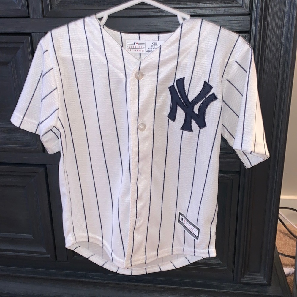 Toddler 2t Yankees jersey.